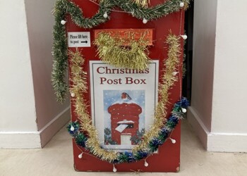 23 12 01 Chrismas Post Box