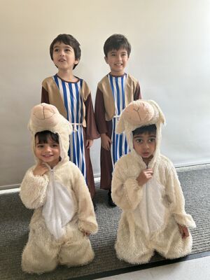 24 12 03 robins nativity 4