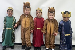 24 12 03 wrens nativity 2