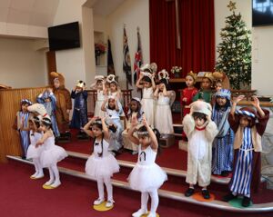 24 12 03 wrens nativity 9