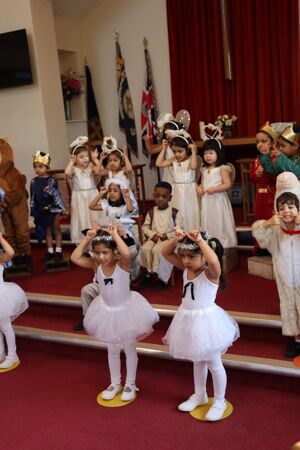 24 12 03 wrens nativity 13