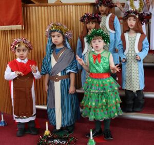 24 12 04 kingfishers nativity 9