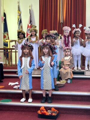 24 12 04 kingfishers nativity 27