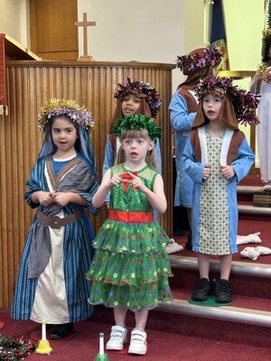 24 12 04 kingfishers nativity 30