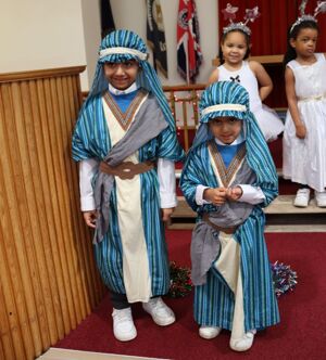 24 12 05 owls nativity 6