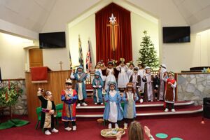 24 12 05 owls nativity 10