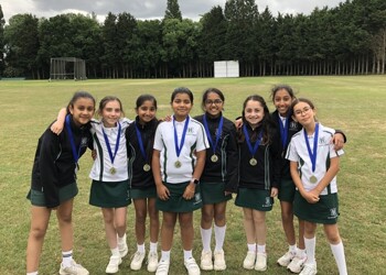 25 06 06 Girls Best Cricket News