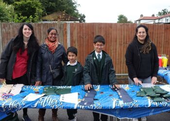 25 06 11 Fathers Day Stalls News