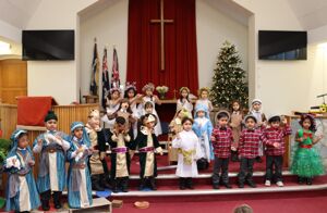 25 12 01 owls nativity 2