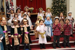25 12 01 owls nativity 4