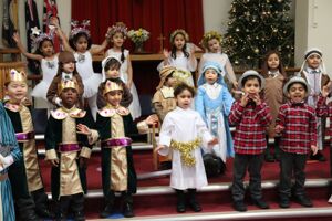 25 12 01 owls nativity 5