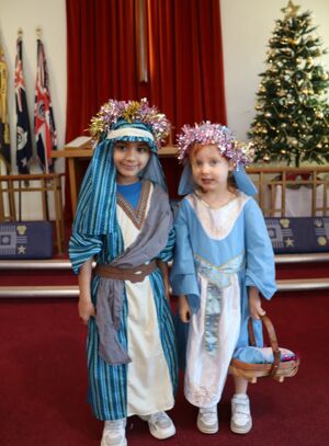 25 12 02 kingfishers nativity 1