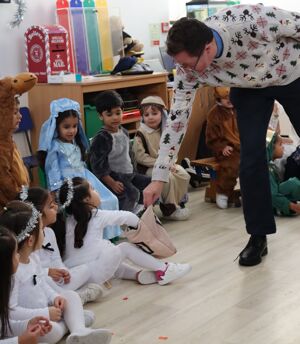 25 12 03 cygnets christmas assembly 4